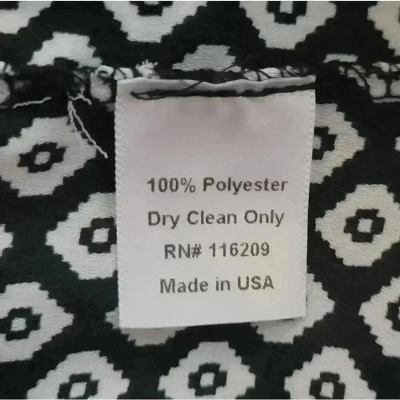 Velvet Torch Geometric V-neck lace back Romper Size Small - Picture 4 of 5